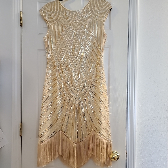 Gold Sequin Cap-Sleeve Evening Dress - Picture 3 of 10